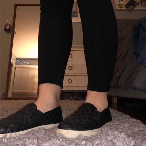 Steve Madden Ecentrcq Black Quilted Slip On Shoes - Picture 3 of 5